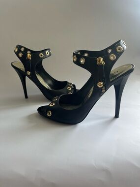 Guess Olympic patent black open-toe  High Heels in size 7